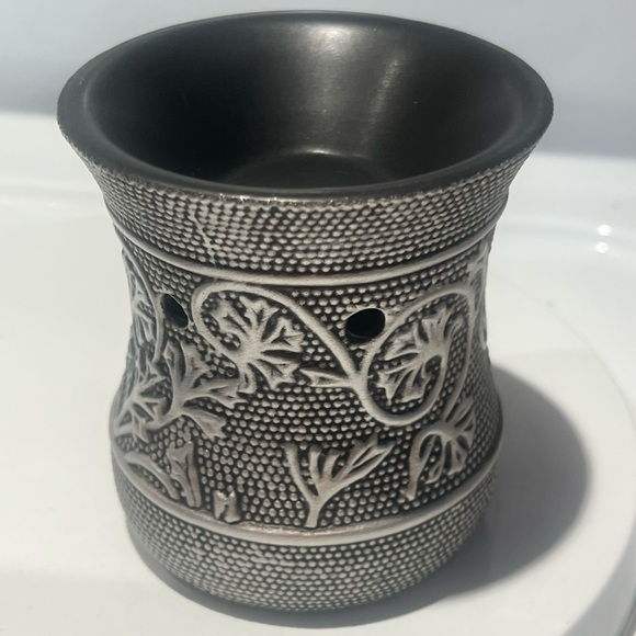 Scentsy Silvervine Wax Warmer Retired Traditional Metallic Scroll Silverwine - Picture 1 of 3